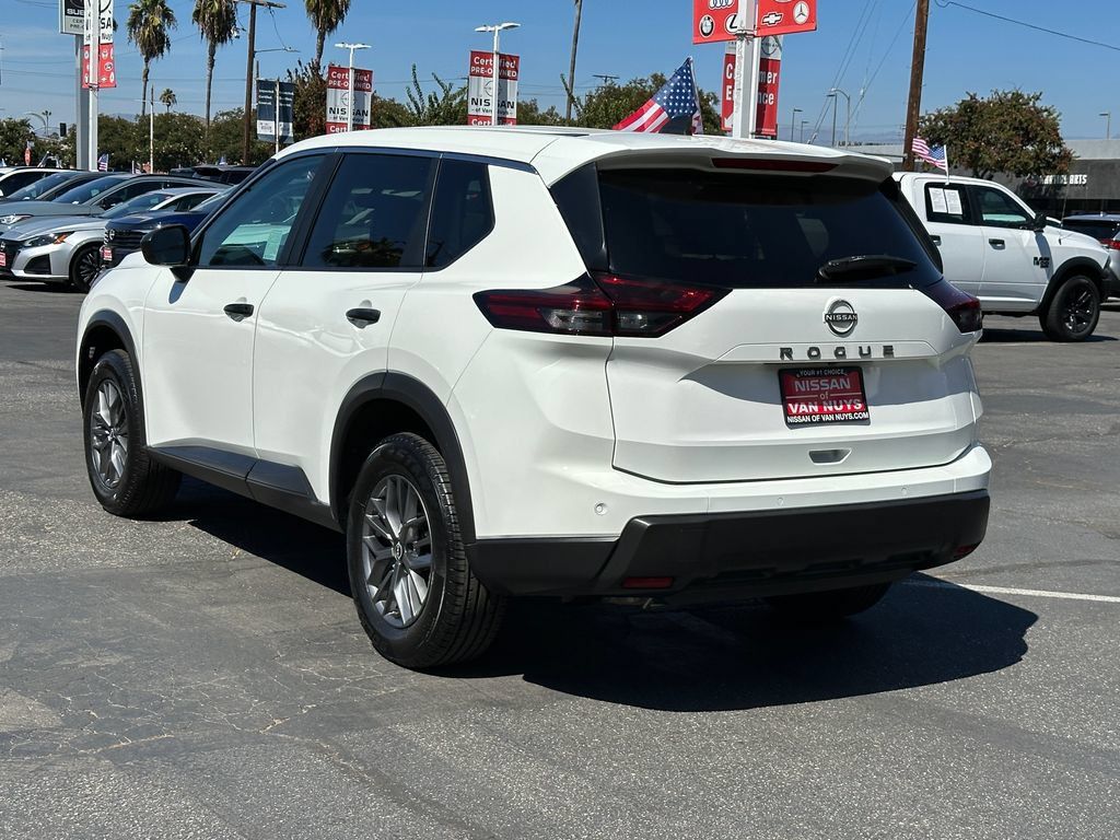 Used 2024 Nissan Rogue S FWD image 4