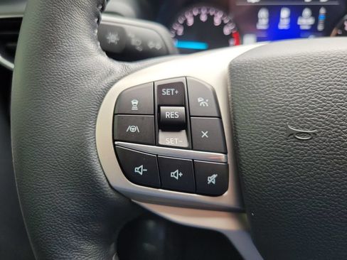 Used 2022 Ford Explorer XLT w/ Equipment Group 202A RWD image 19