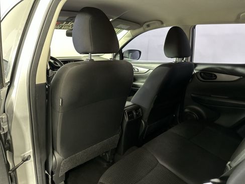 Used 2021 Nissan Rogue Sport S image 28