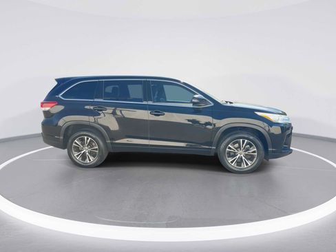Certified 2018 Toyota Highlander LE FWD image 9
