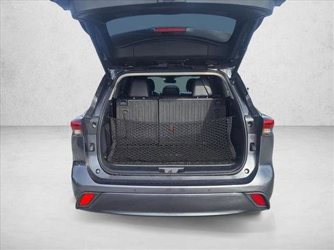 Used 2022 Toyota Highlander Limited image 17