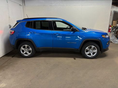 Used 2023 Jeep Compass Latitude w/ Convenience Group AWD/4WD image 4