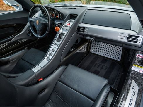 Used 2005 Porsche Carrera GT image 15