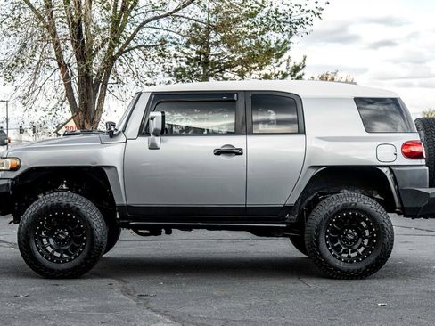 Used 2010 Toyota FJ Cruiser Base image 3