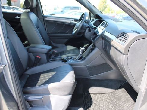 Used 2022 Volkswagen Tiguan SE R-Line image 21