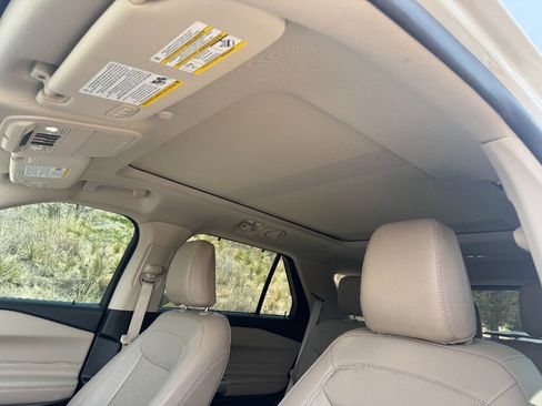 Used 2023 Ford Explorer Limited w/ Limited Technology Package RWD image 13