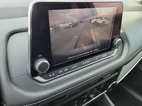 Used 2024 Nissan Rogue S image 26