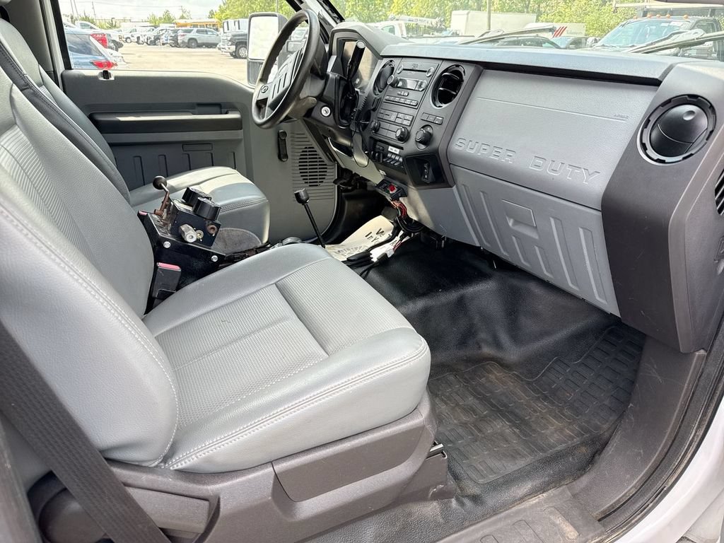 Used 2014 Ford F550 4x4 Regular Cab Super Duty image 22