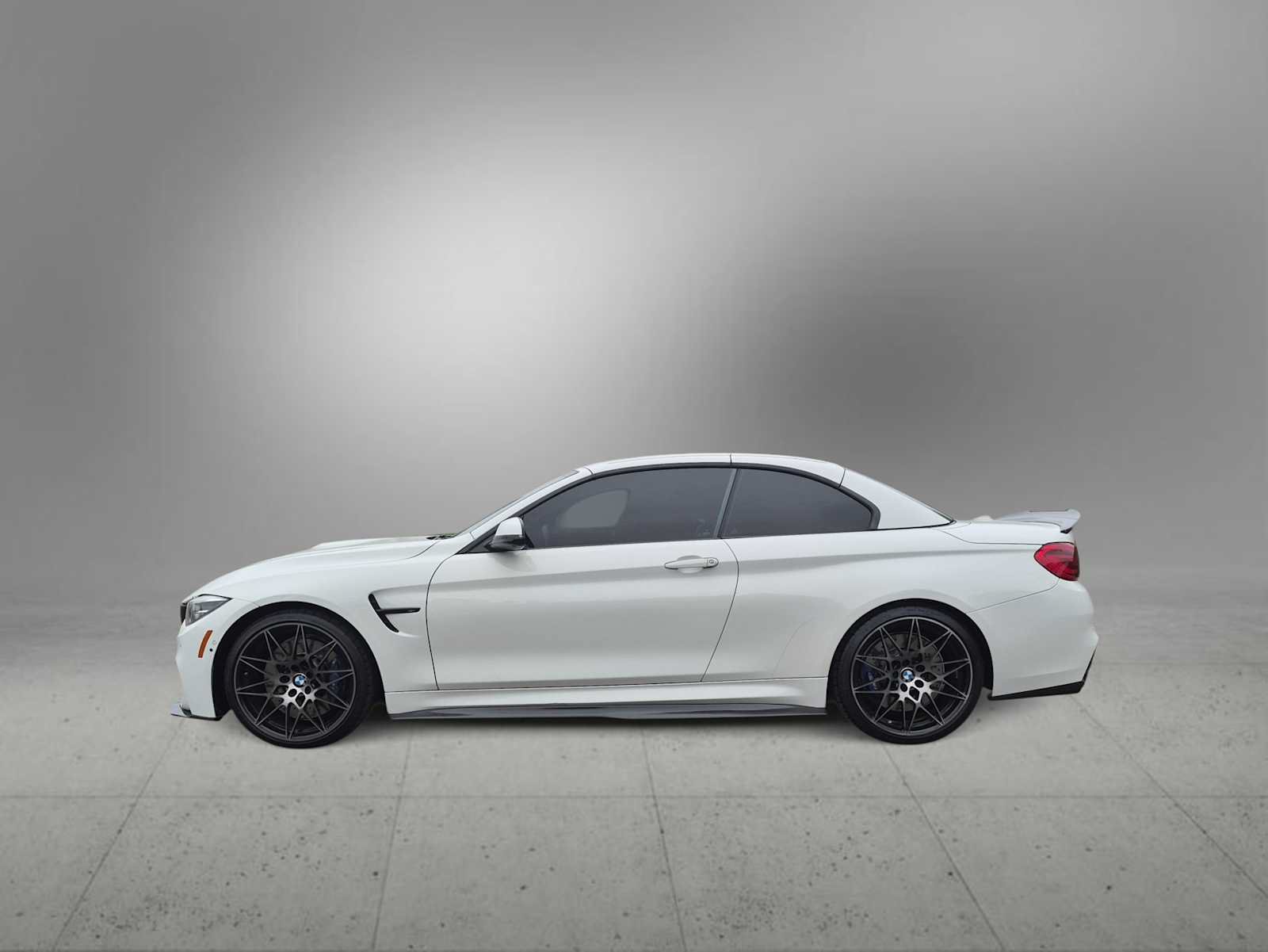 Used 2018 BMW M4 Convertible RWD image 5