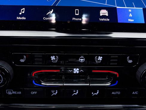 Used 2024 Jeep Grand Cherokee L Limited w/ Luxury Tech Group II image 26