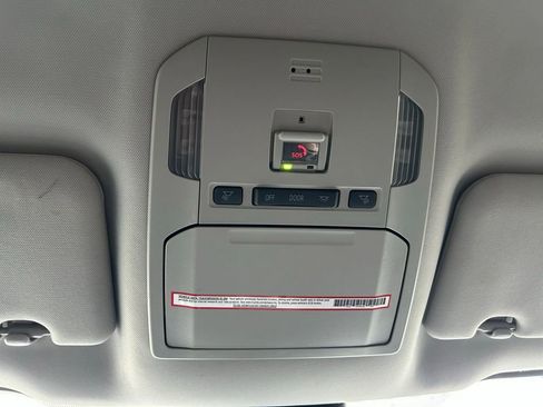 Used 2021 Toyota Highlander LE image 29