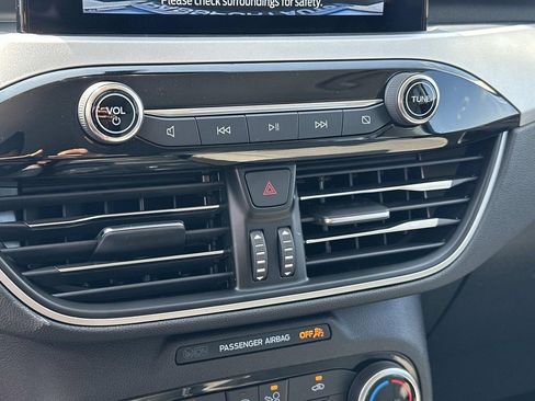 Used 2022 Ford Escape SE w/ SE Sport Appearance Package image 12