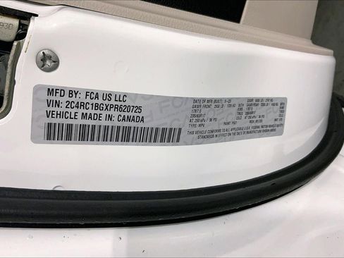 Used 2023 Chrysler Pacifica Touring-L FWD image 32