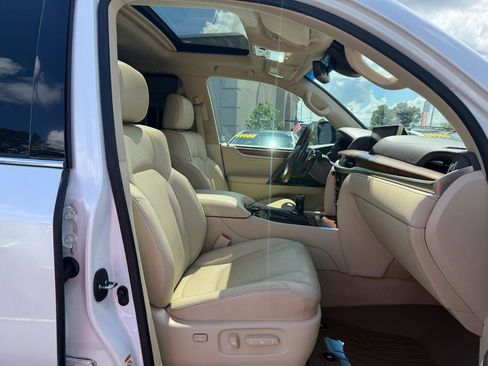 Used 2019 Lexus LX 570 4WD w/ Luxury Package image 17