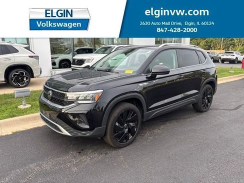 Used 2024 Volkswagen Taos SE AWD/4WD image 1