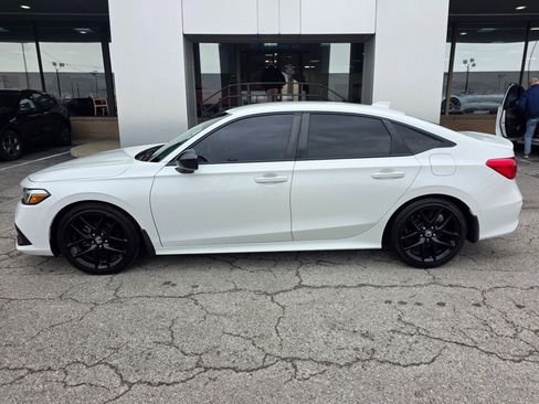 Used 2023 Honda Civic Sport image 3