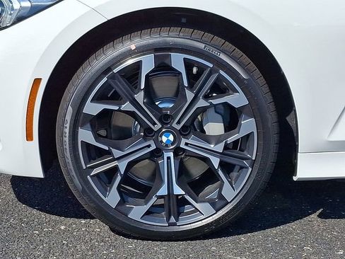 Certified 2025 BMW 330i xDrive Sedan w/ Convenience Package image 8