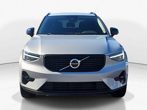 Used 2025 Volvo XC40 B5 Plus image 11