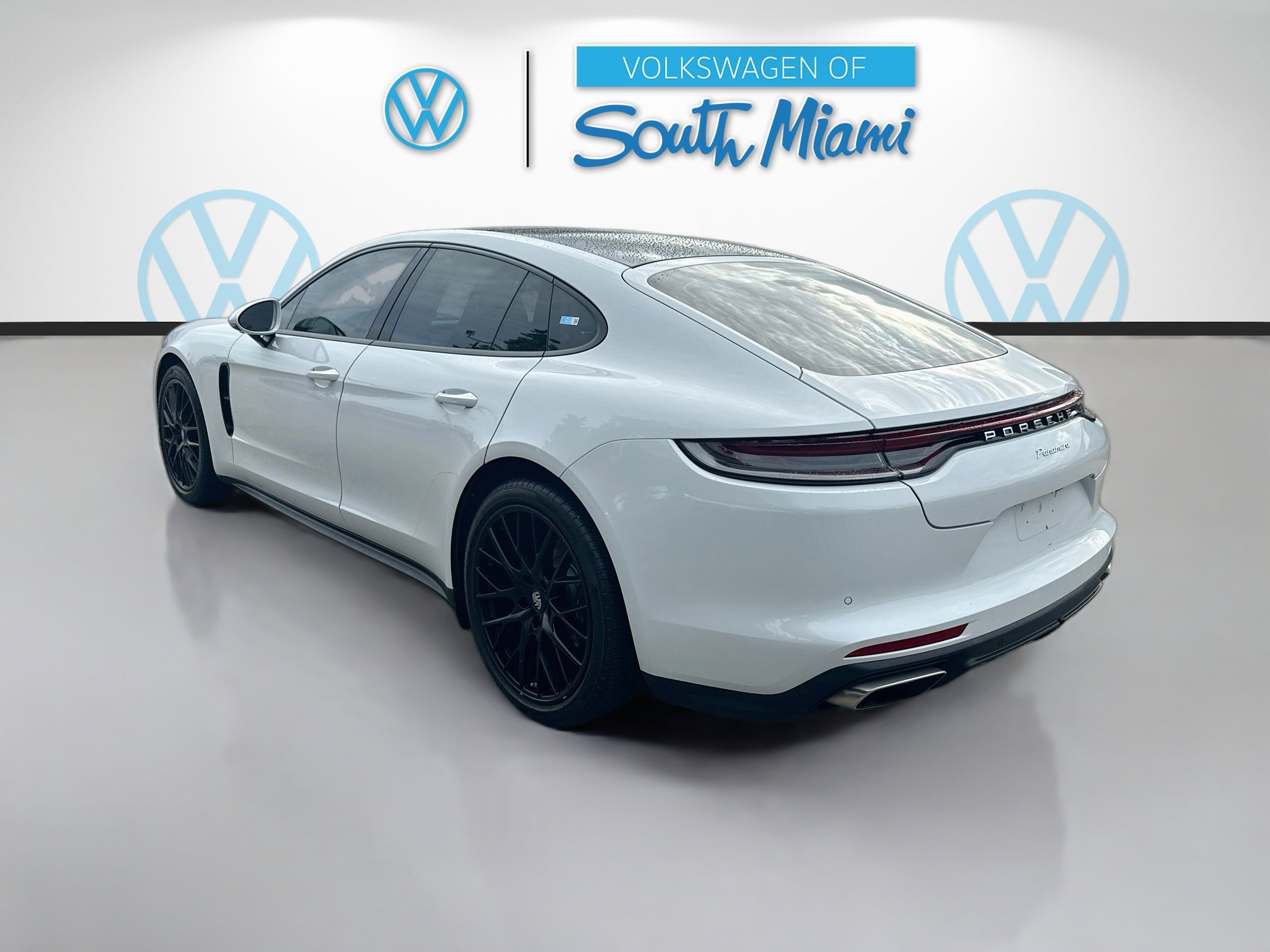 Used 2023 Porsche Panamera w/ Premium Package RWD image 5