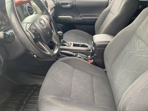 Used 2016 Toyota Tacoma TRD Sport RWD image 19