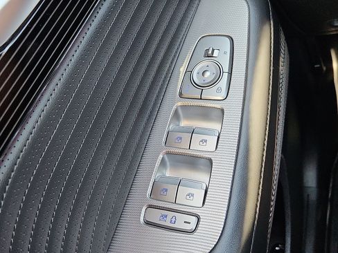 Used 2024 Hyundai Palisade Calligraphy image 17