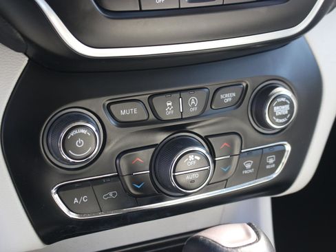 Used 2022 Jeep Cherokee Latitude Lux FWD image 22