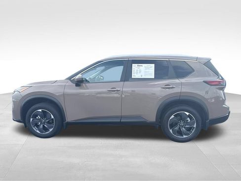Used 2024 Nissan Rogue SV w/ SV Premium Package FWD image 2