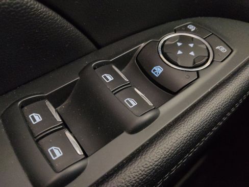 Used 2018 Ford Explorer XLT w/ Equipment Group 202A image 27