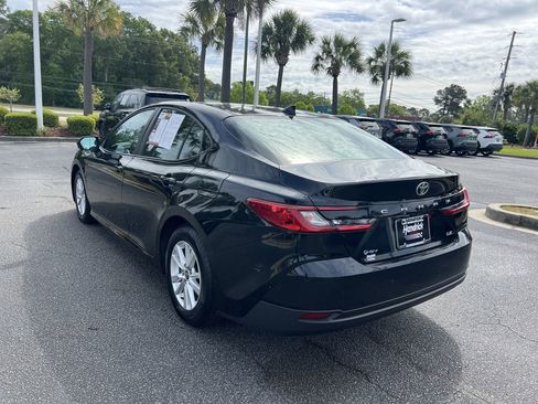 Used 2025 Toyota Camry LE image 8