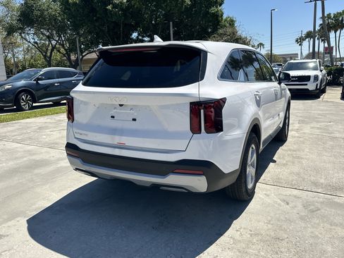 New 2026 Kia Sorento LX FWD image 7