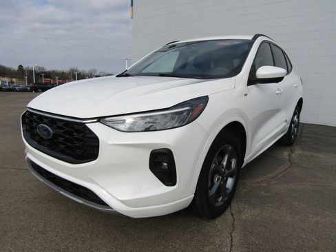 Used 2023 Ford Escape ST-Line Select w/ Tech Pack #2 AWD/4WD image 2