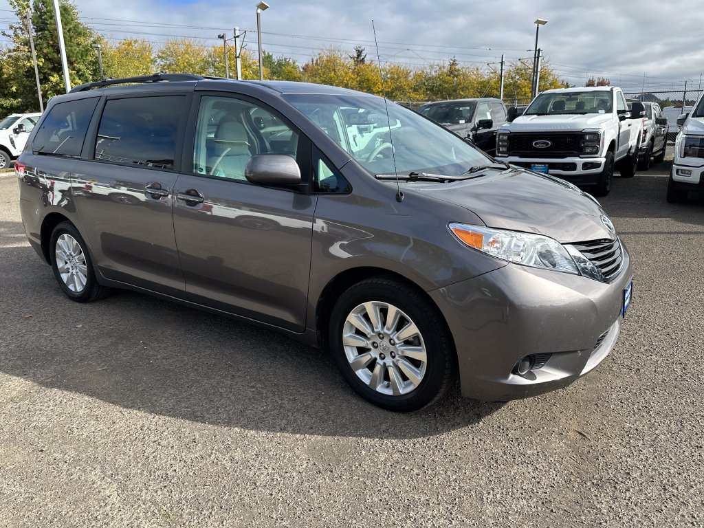 Used 2014 Toyota Sienna LE AWD/4WD image 8