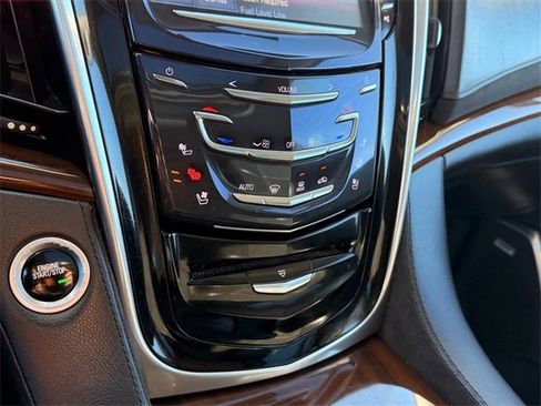 Used 2020 Cadillac Escalade Premium Luxury image 17