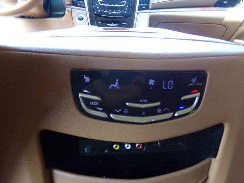 Used 2016 Cadillac Escalade ESV Platinum AWD/4WD image 14