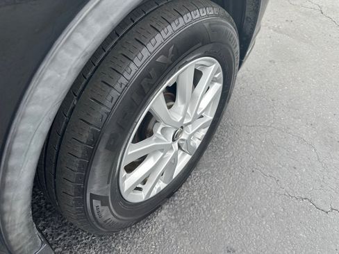 Used 2017 Nissan Rogue SV AWD/4WD image 8