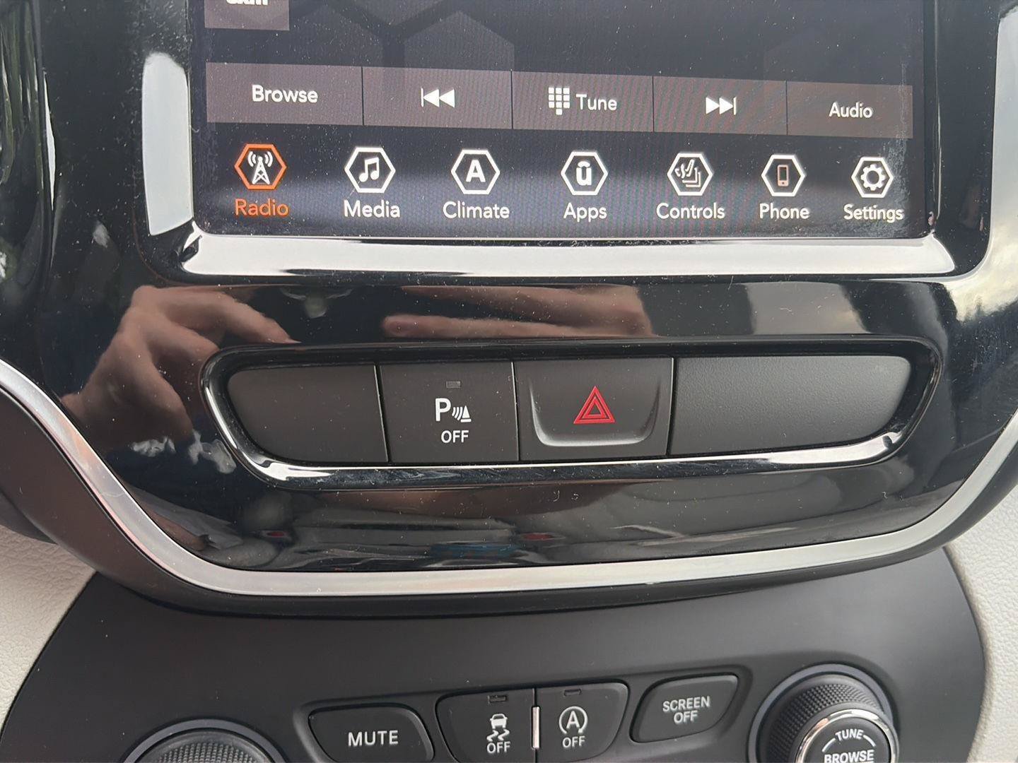Used 2019 Jeep Cherokee Limited AWD/4WD image 23