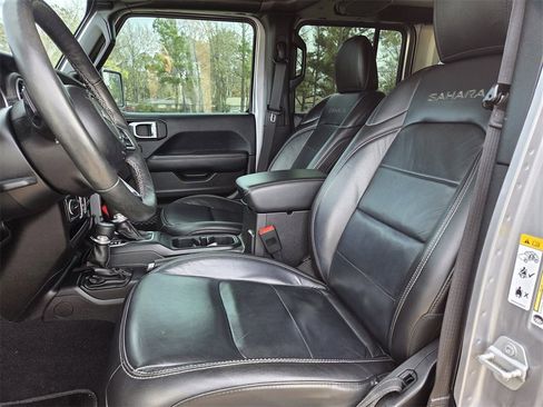 Used 2018 Jeep Wrangler Unlimited Sahara w/ Cold Weather Group image 14