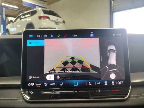 New 2025 Volkswagen Tiguan SE image 8