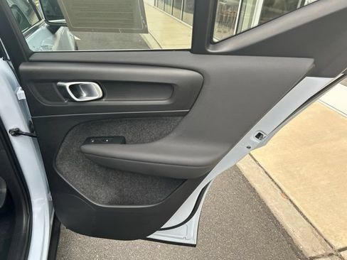 Certified 2025 Volvo XC40 B5 Core AWD/4WD image 12