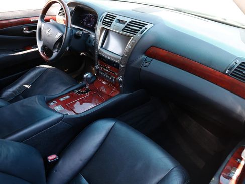 Used 2008 Lexus LS 460 4.6L V8 4DR SUV image 16