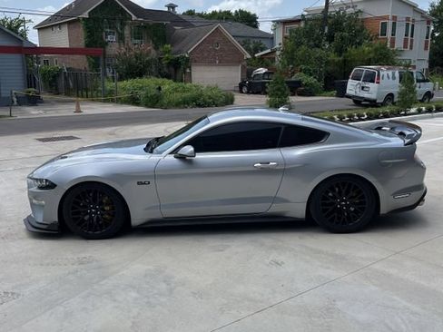 Used 2022 Ford Mustang GT Premium RWD image 4