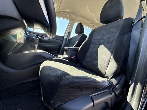 Used 2015 Nissan Rogue S image 11