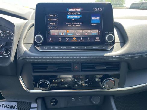 Used 2025 Nissan Rogue S FWD image 12