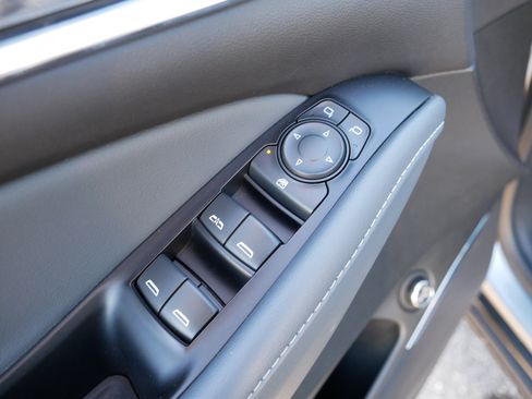 Used 2023 Buick Enclave Essence image 19