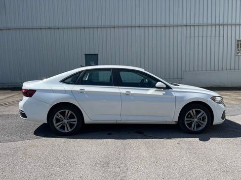 Used 2023 Volkswagen Jetta SE FWD image 4