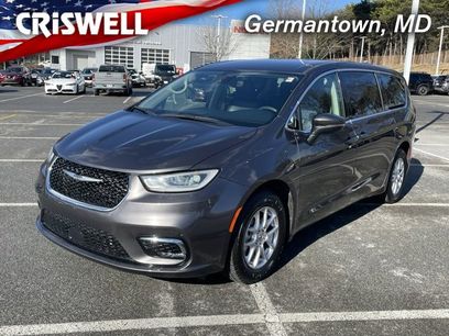 Used 2023 Chrysler Pacifica Touring-L