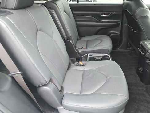 Used 2024 Toyota Grand Highlander AWD Hybrid image 17