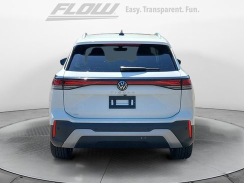 New 2026 Volkswagen Tiguan SE FWD image 6