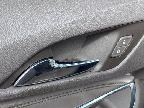 Used 2017 Chevrolet Cruze Premier FWD image 9
