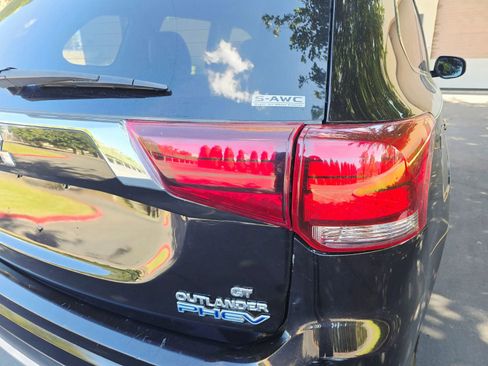 Used 2018 Mitsubishi Outlander SEL image 46